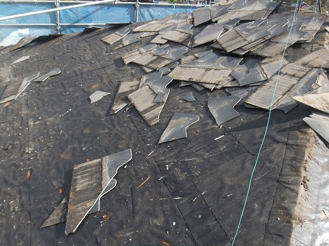 既存屋根材の解体